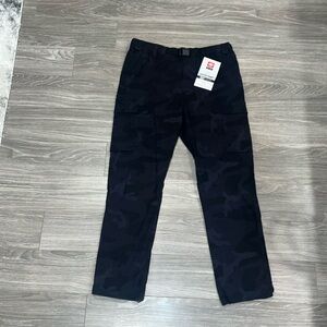 686 Traveler Cargo Pants. Size L. NWT. Black camo.